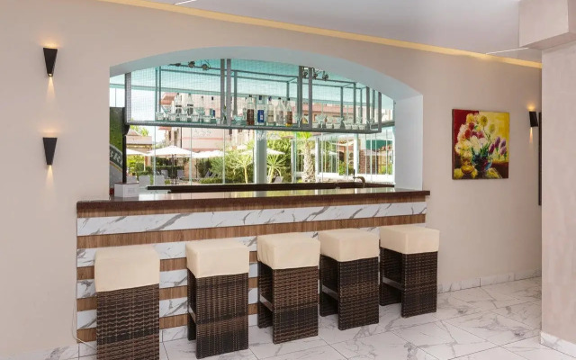 Apart Hotel Tarsis Club