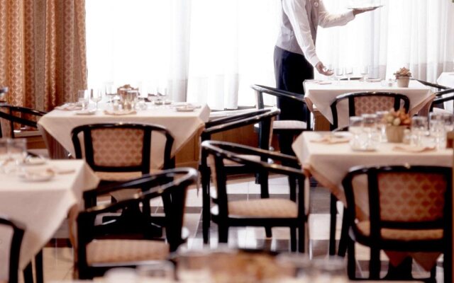 VIP Executive Suites do Marques Hotel