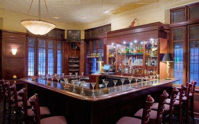 The Abraham Lincoln Hotel - A Historic Hotel of America