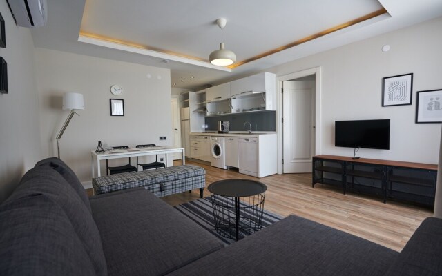Lara Suite's