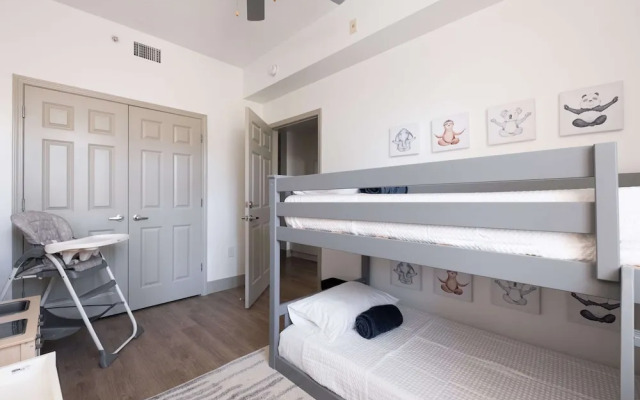 Luxury Central Apartment with Gym