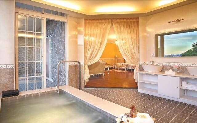 Florence Resort Villa - European Manor
