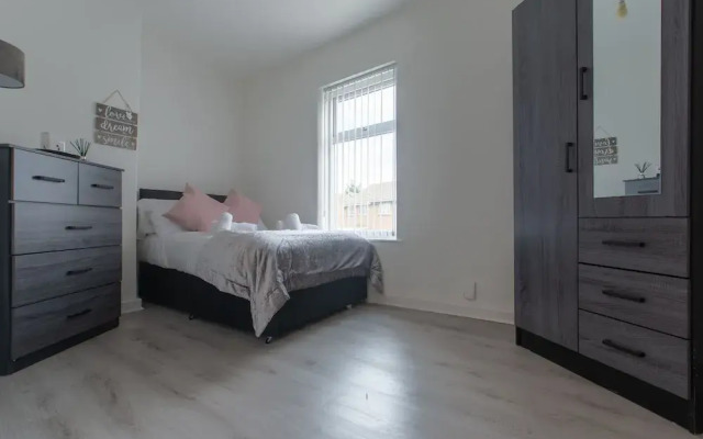 Lux Apartments 4 Bedroom House Molyneux