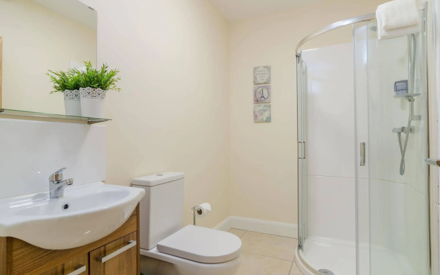 Giant Serviced Apartments