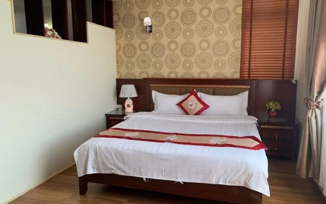 Duc Trung Hotel CB by Bayluxury