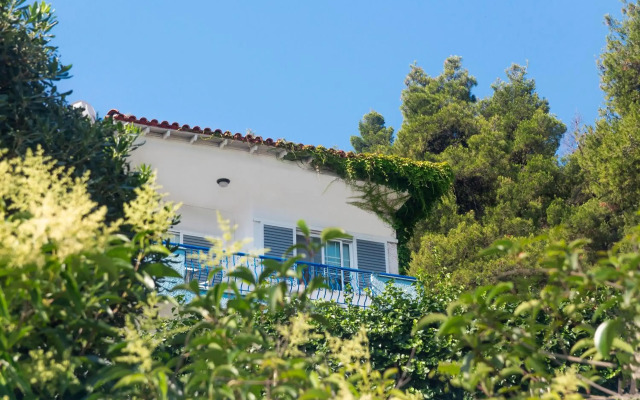 Roditsa Patritsia Apartments
