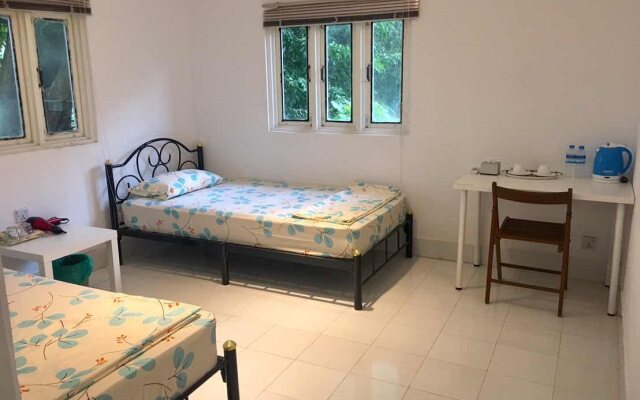 Roly Airport Residence