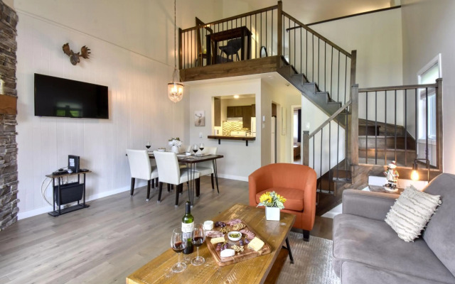 Stunning Condo - View on Lake Tremblant & Mountain