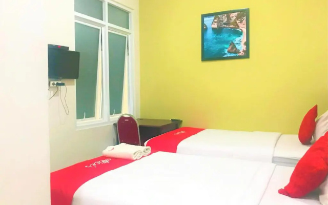 OYO 995 Alice's Homestay Syariah – Guest Rooms – Jember