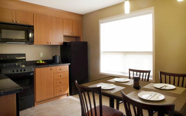Travelodge by Wyndham Oshawa Whitby