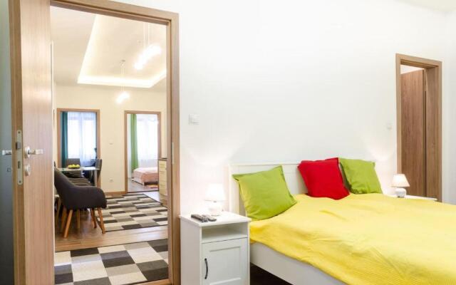 Luxury apartment in the main centre, 3BDR,3BTHR,AC