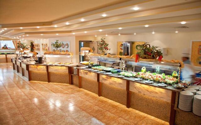 Sirenis Hotel Tres Carabelas & SPA