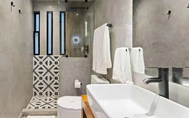 Ocean Breeze Loft Steps Away From Hotel Zone