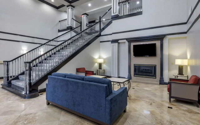 Quality Inn & Suites I-35 E / Walnut Hill
