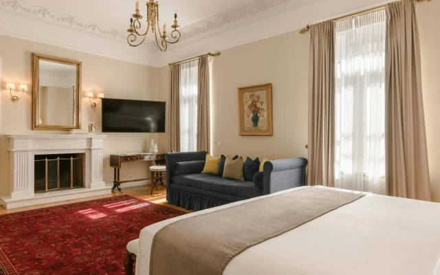 Noble Suites