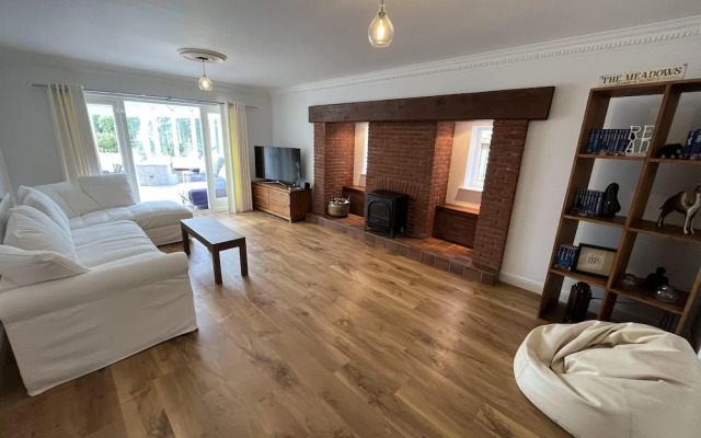 5 Bedroom, 4 Bathroom, Gym, Playroom, Country Home