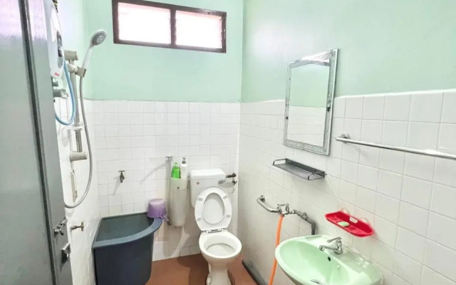 Teratai Homestay Batu Buruk