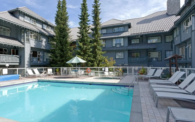 Glacier Lodge - Luxury Condo