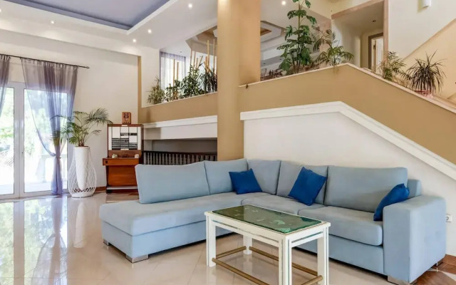 Beautiful Holiday Home With Private Pool
