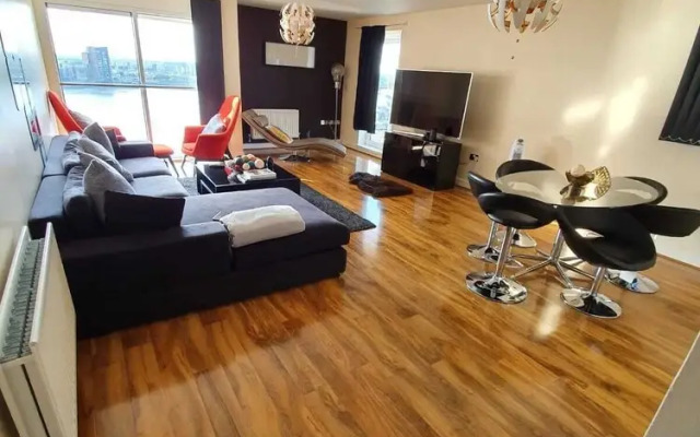 AFFLUENT APARTMENTS riverside Sark tower