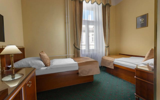 William Sivek Hotels