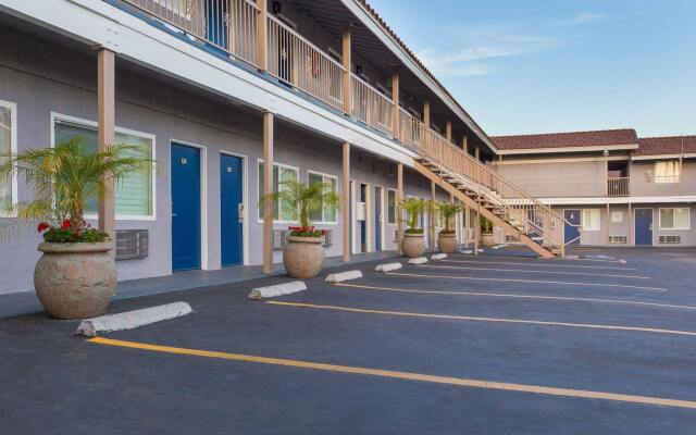 Magnolia Tree Hotel - Near Anaheim Convention Center