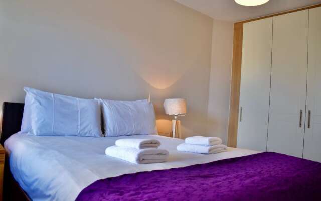 Modern 2 Bedroom Flat Above Family Run Pub