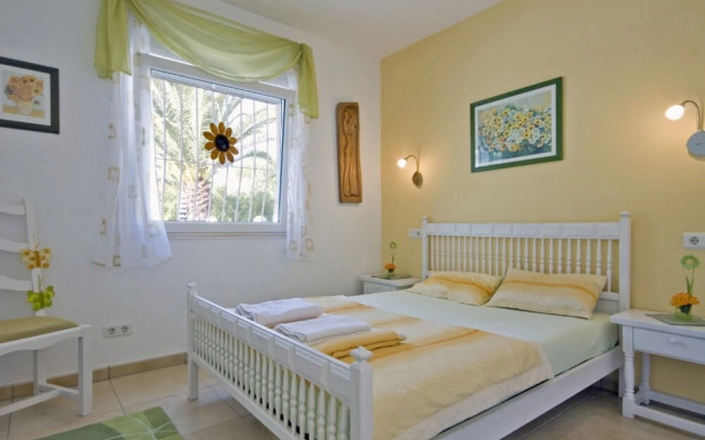 Villa - 3 Bedrooms with Pool and WiFi - 104979