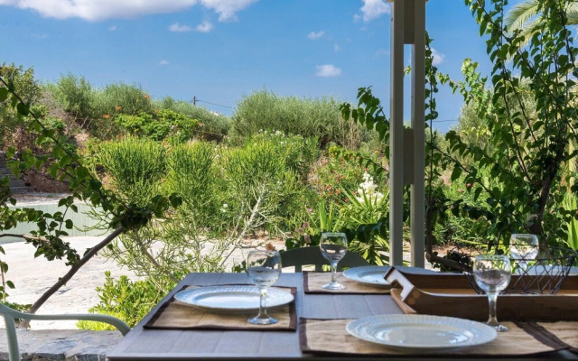 Stylish Villa, Private Pool, Large Garden, sea View, En-suite Bathrooms