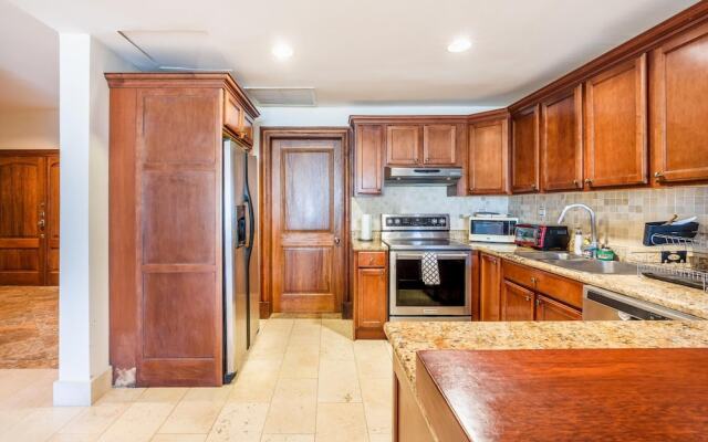Classy Aquamarina Beachfront w Jacuzzi 6AB