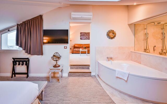 Grand Hotel Des Sablettes Plage, Curio Collection By Hilton