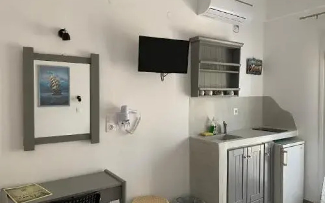 Deep Blue Rooms & Apartments
