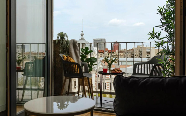 Sunny 2BR Flat - Top Location - Amazing Balcony