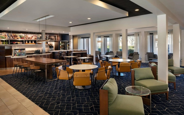 Courtyard by Marriott Bakersfield