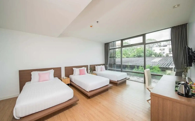 Seven Zea Chic Hotel