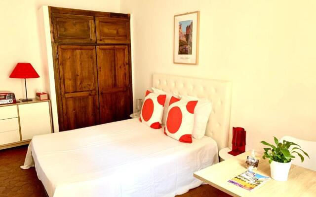 le 1835, studio rouge-Corail