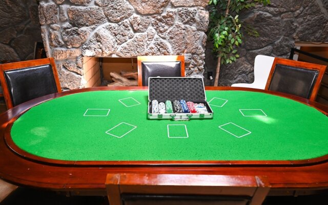 Resort-like w/ Tennis, Bocci, Golf & Games Galore!