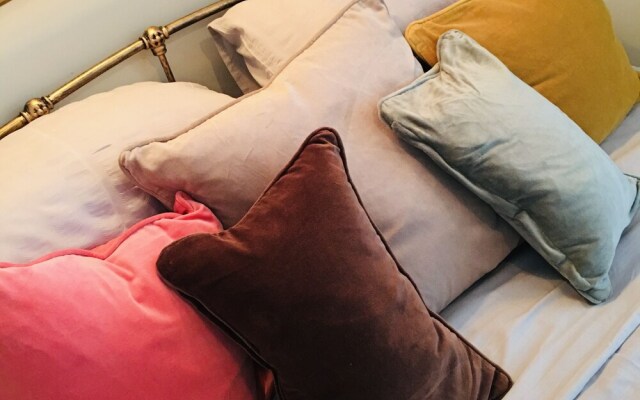 The Art Attic a Stylish Boutique Apartment