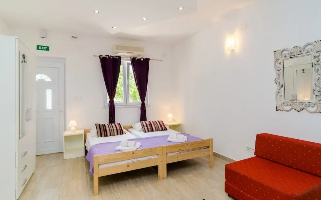 Apartments Versus- Comfort Studio Apartment With Terrace