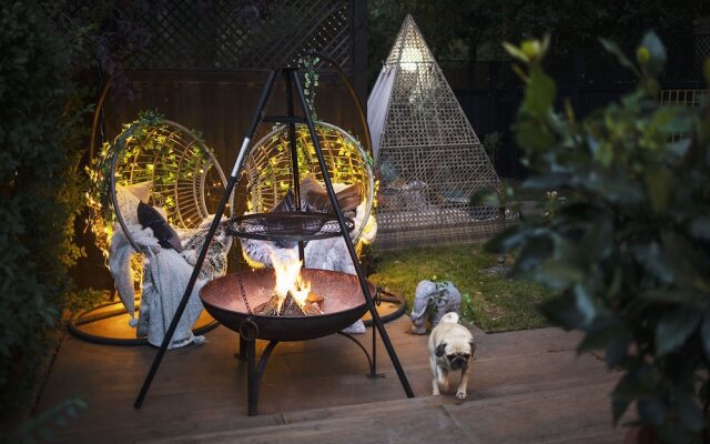 Romantic Lodge on Edge of Nature Reserve