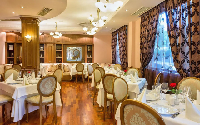 Club Central Hotel