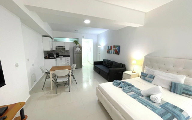 Studio Apart Hotel Rooftop Pool Beach