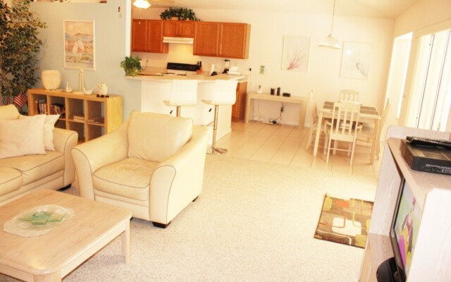 PCE326PD - 3 beds pool home - Privacy fence