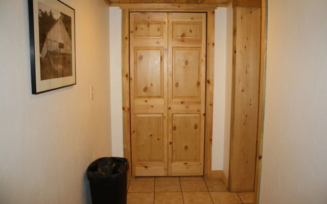 The Historic Wapiti Lodge