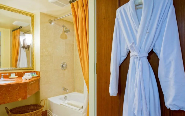 Monterey Plaza Hotel & Spa