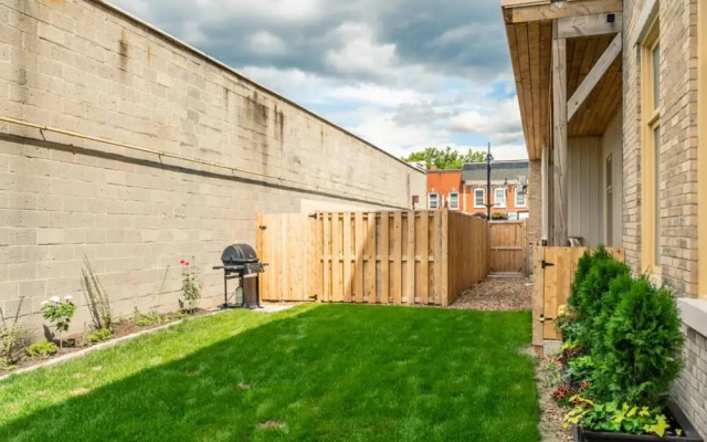 Rideau Comfort 2BD 1BA Apartment Free Parking
