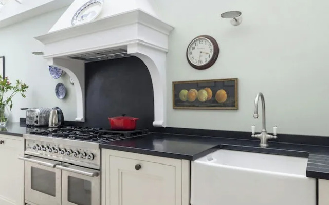 Winchendon Road by Onefinestay