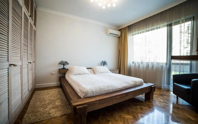 Apartment Antique Theatre 2