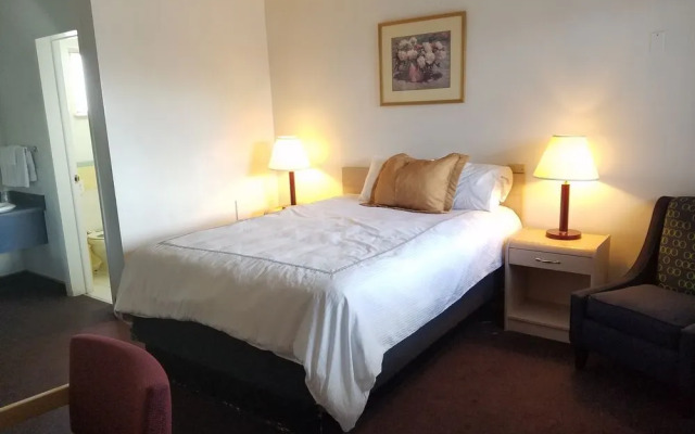 Downtown Xenion Motel