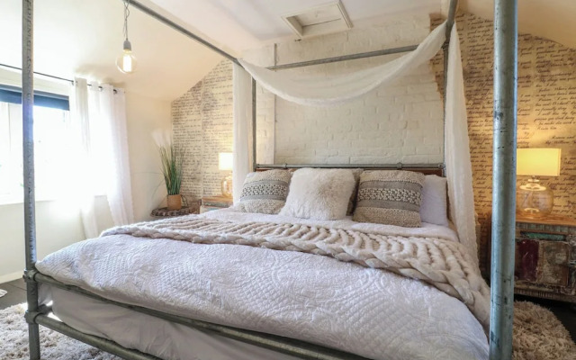 Coupling Cottage